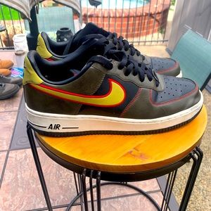Nike AF 1 low Black/Parachute Gold-Dark Loden